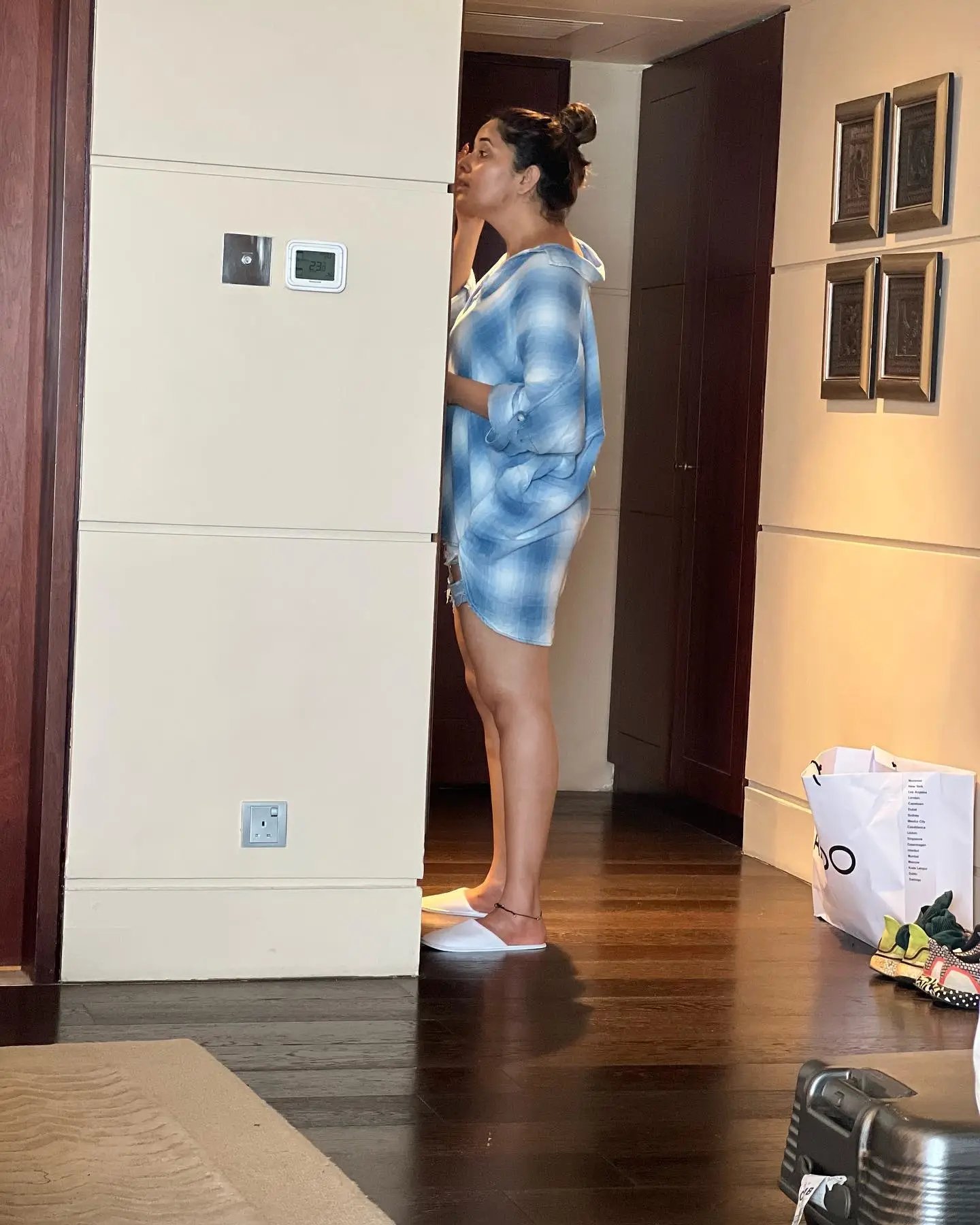 ANASUYA BHARADWAJ LONG LEGS SHOW IN BLUE MINI SHORT BLUE SHIRT 10